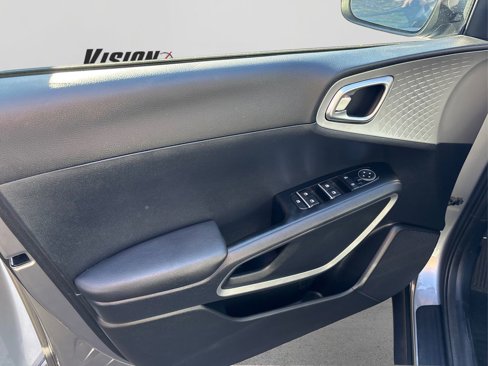 Used 2022 Kia Soul LX image 22