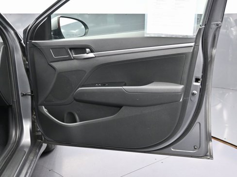 Used 2019 Hyundai Elantra SE w/ Cargo Package image 32