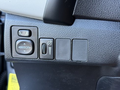 Used 2018 Toyota Corolla L image 18