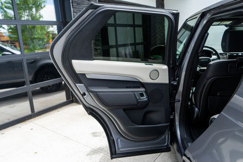Used 2021 Land Rover Discovery S R-Dynamic image 37