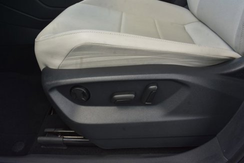 Used 2021 Volkswagen Tiguan SE image 14