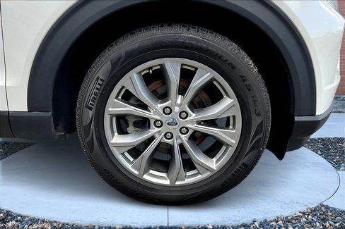 Used 2021 Ford Explorer XLT w/ Equipment Group 202A image 9