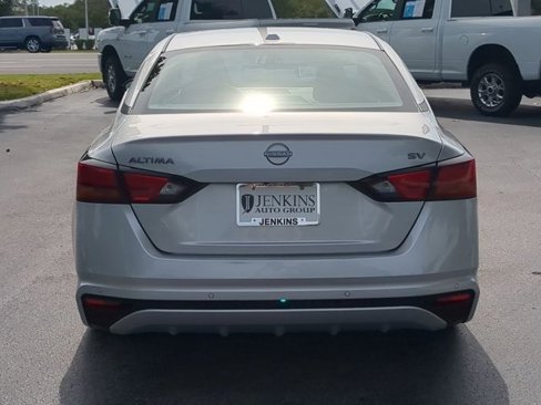 Used 2024 Nissan Altima 2.5 SV image 5