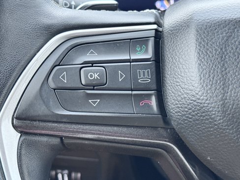 Used 2022 Jeep Grand Cherokee L Laredo w/ Luxury Tech Group I image 32