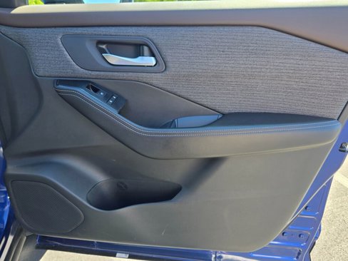 Used 2023 Nissan Rogue SV image 42