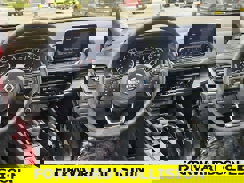 Used 2023 Nissan Rogue SV image 15