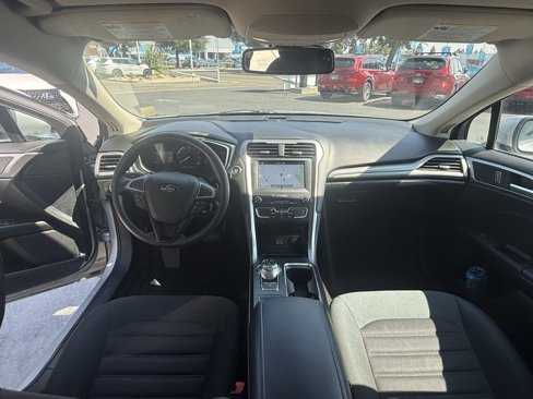 Used 2019 Ford Fusion SE image 18