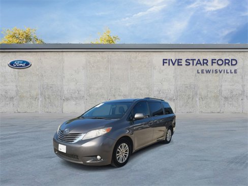 Used 2017 Toyota Sienna XLE Premium image 3