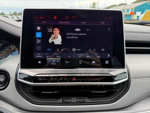 Certified 2022 Jeep Compass Limited image 17