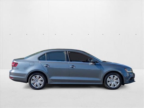 Used 2017 Volkswagen Jetta S image 4