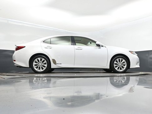 Used 2015 Lexus ES 300h image 41