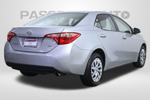 Used 2017 Toyota Corolla LE image 9