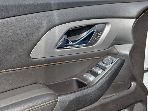 Used 2020 Chevrolet Traverse LT w/ Driver Confidence II Package image 15