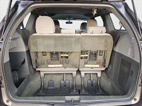 Used 2015 Toyota Sienna LE image 6