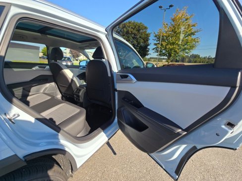 New 2025 Volkswagen Taos SE image 13