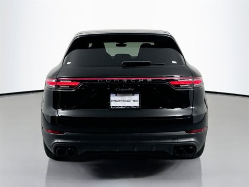 Certified 2023 Porsche Cayenne Platinum Edition image 6
