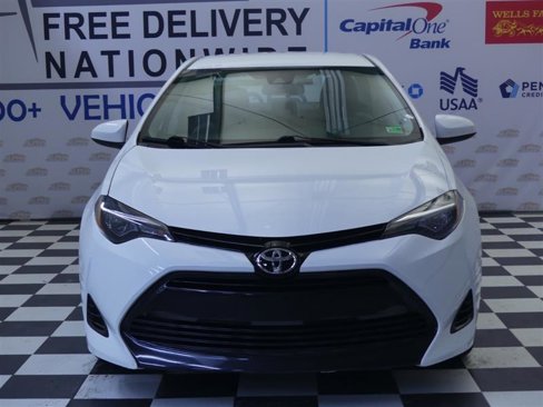 Used 2018 Toyota Corolla LE image 2