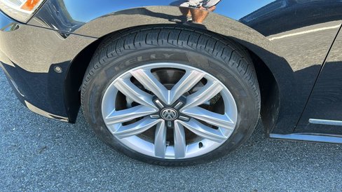 Used 2017 Volkswagen Passat 1.8T SEL Premium image 5