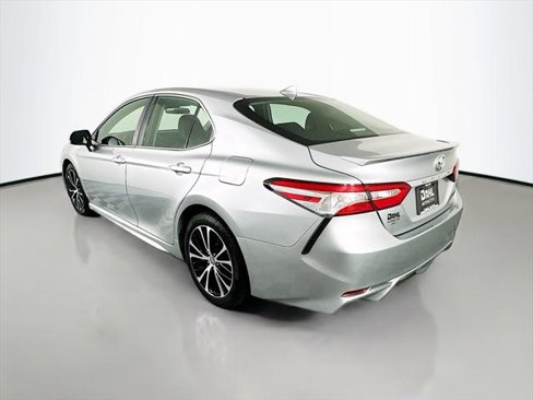 Certified 2020 Toyota Camry SE image 5