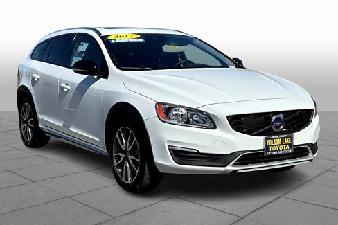 Used 2017 Volvo V60 T5 Cross Country w/ Convenience Package image 2