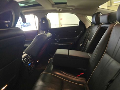 Used 2019 Jaguar XJ R-Sport image 16