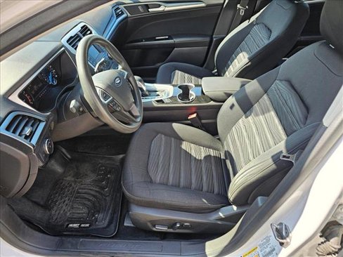 Used 2016 Ford Fusion SE image 16