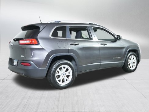 Used 2016 Jeep Cherokee Latitude w/ Cold Weather Group image 7