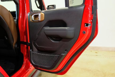 Used 2024 Jeep Wrangler Unlimited Rubicon w/ Technology Group image 89