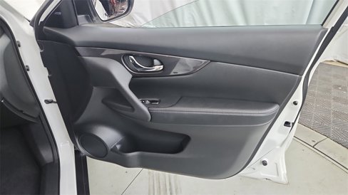 Used 2019 Nissan Rogue SV image 11