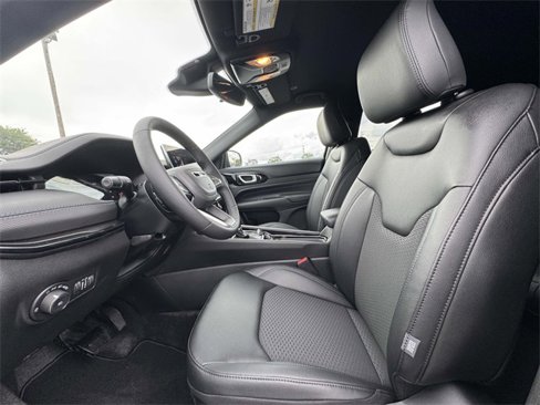 New 2025 Jeep Compass Latitude w/ Altitude Special Edition image 18