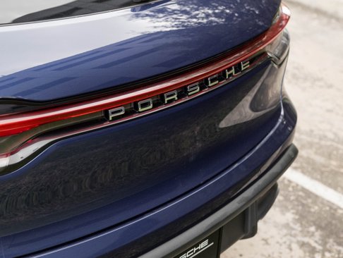 Certified 2022 Porsche Macan image 32