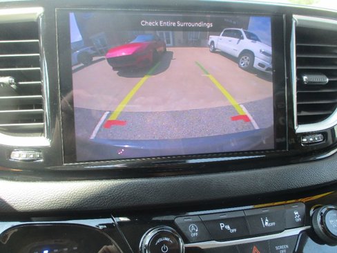 Used 2022 Chrysler Pacifica Touring-L image 7