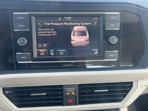 Used 2022 Volkswagen Jetta SE image 24
