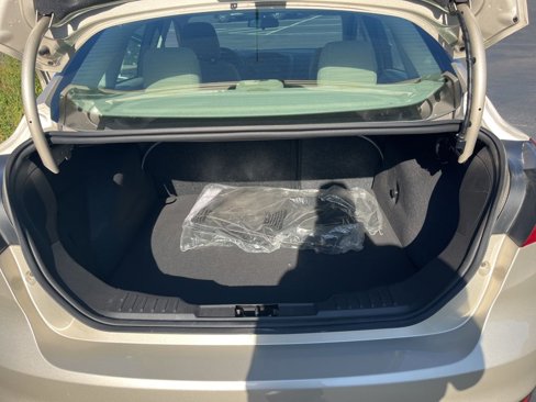 Used 2017 Ford Focus SE w/ Cold Weather Package image 14