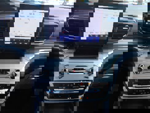 Used 2020 Ford Explorer XLT w/ Equipment Group 202A image 3
