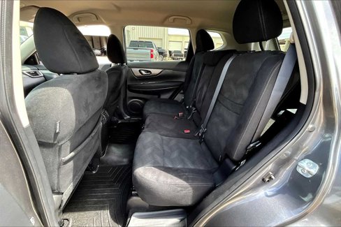 Used 2016 Nissan Rogue SV w/ SV Premium Package image 17