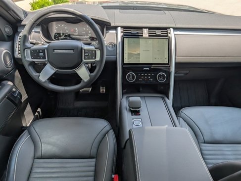 Certified 2024 Land Rover Discovery Dynamic SE image 9