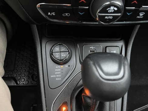 Used 2021 Jeep Cherokee Trailhawk w/ Sun, Sound & Nav Group image 29