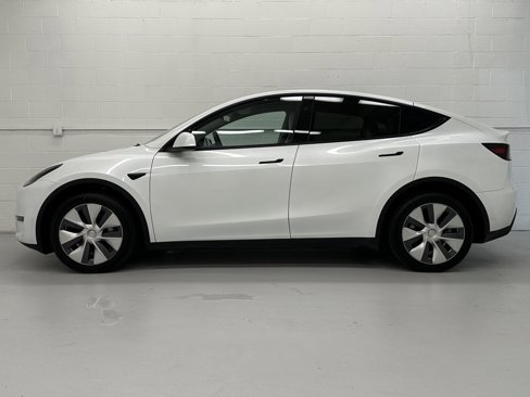 Used 2023 Tesla Model Y Long Range image 3