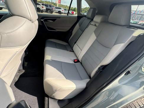 Used 2021 Toyota RAV4 XLE Premium image 18