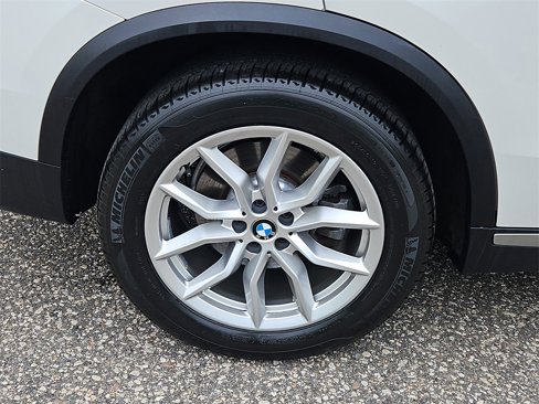 Used 2022 BMW X5 xDrive40i w/ Premium Package image 9