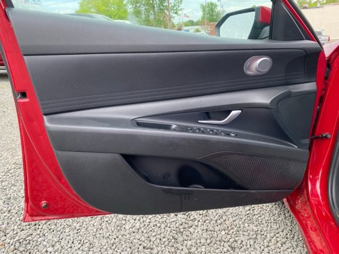 Used 2022 Hyundai Elantra SEL w/ Cargo Package image 9