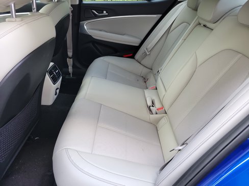 Used 2021 Genesis G70 2.0T image 18