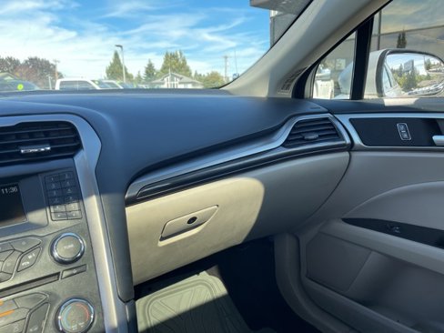 Used 2017 Ford Fusion SE image 6