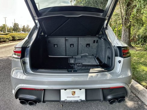 Certified 2024 Porsche Macan image 28