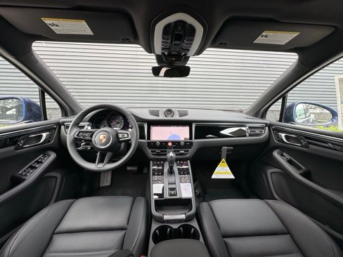 Used 2025 Porsche Macan image 27