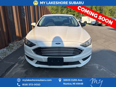 Used 2017 Ford Fusion SE w/ Fusion SE Technology Package image 2