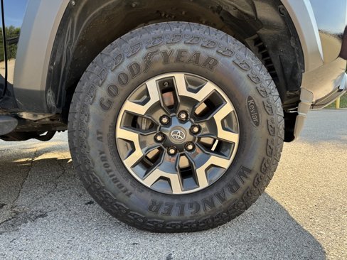 Used 2020 Toyota Tacoma 4x4 Double Cab image 10