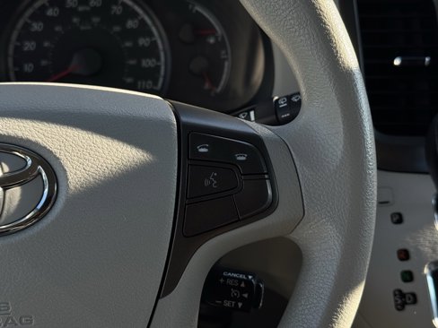Used 2011 Toyota Sienna LE image 25