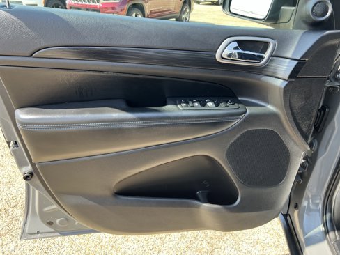 Used 2020 Jeep Grand Cherokee Laredo image 23
